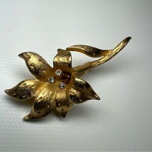 Vintage Erwin Pearl Gold Tone Lily Flower Pin Brooch